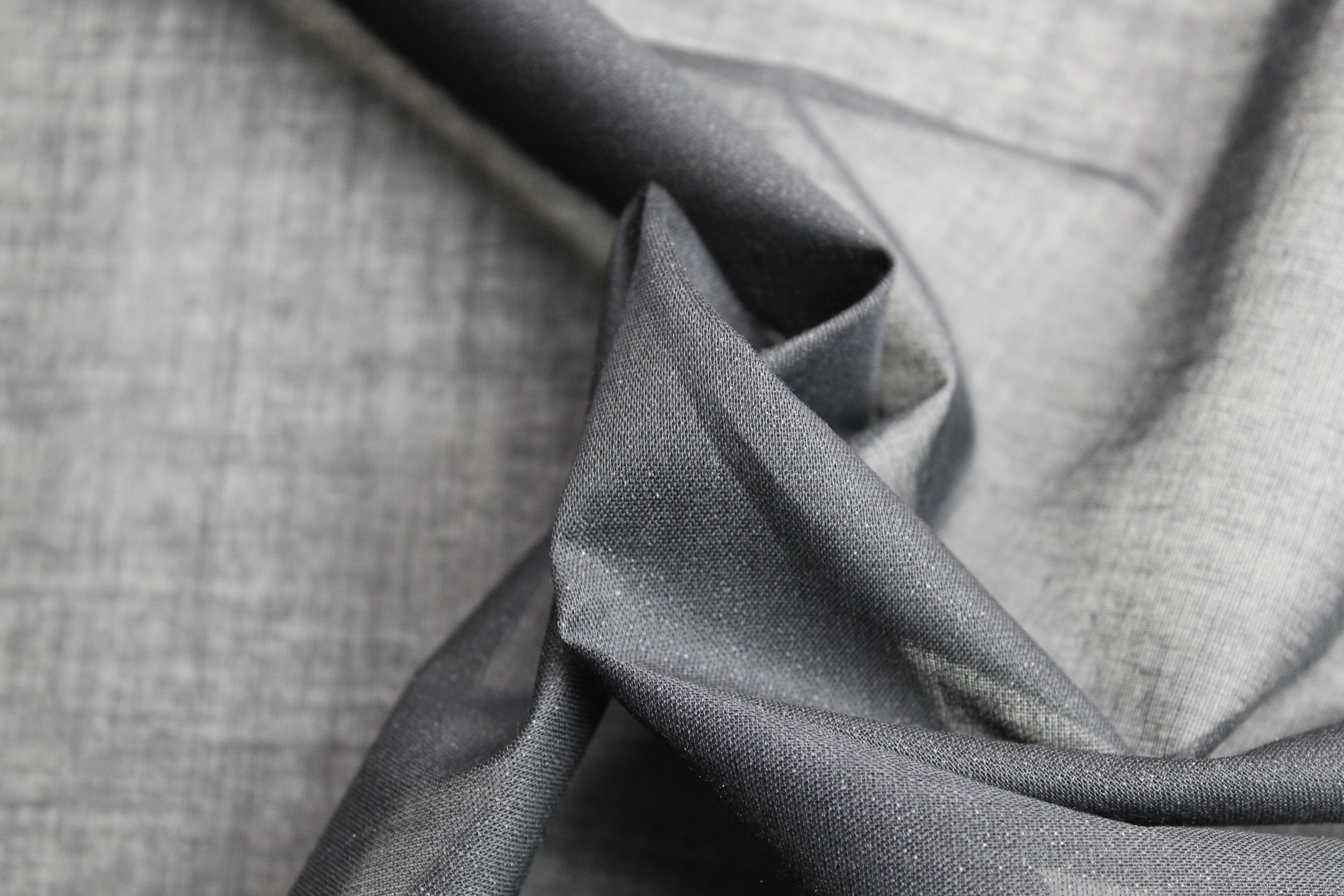 L/WT WOVEN IRON ON INTERFACING - 8860 - CHARCOAL